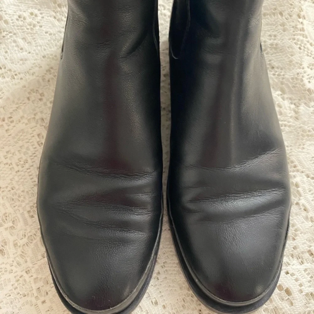 VINCE Black Ryker Leather Ankle Chelsea Boots with Elastic Panels